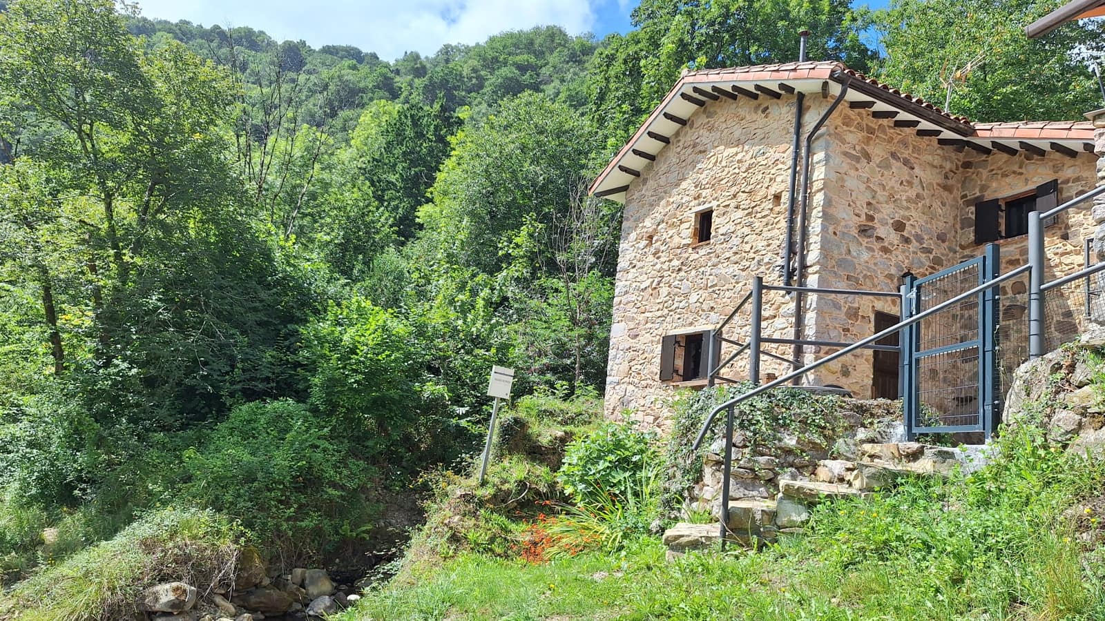 2 bedroom Finca/Country House for sale in Parres - € 285,000 (Ref: 9713388)