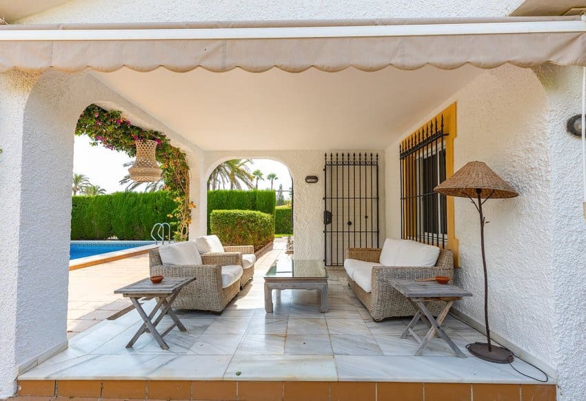 3 soveværelse Villa til salg i Torrevieja med swimmingpool garage - € 595.000 (Ref: 10029556)