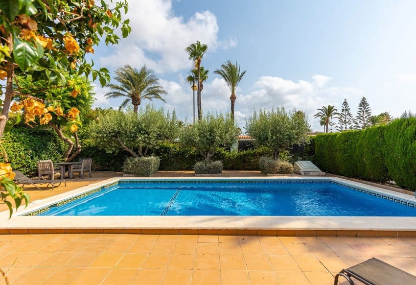 3 soveværelse Villa til salg i Torrevieja med swimmingpool garage - € 595.000 (Ref: 10029556)
