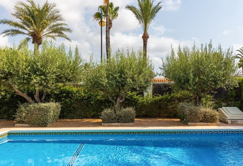 3 soveværelse Villa til salg i Torrevieja med swimmingpool garage - € 595.000 (Ref: 10029556)