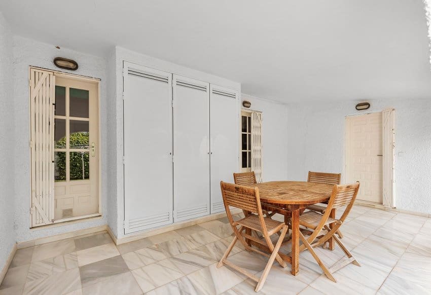 3 soveværelse Villa til salg i Torrevieja med swimmingpool garage - € 595.000 (Ref: 10029556)