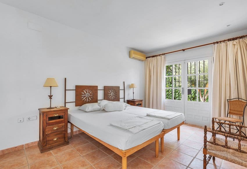 3 soveværelse Villa til salg i Torrevieja med swimmingpool garage - € 595.000 (Ref: 10029556)