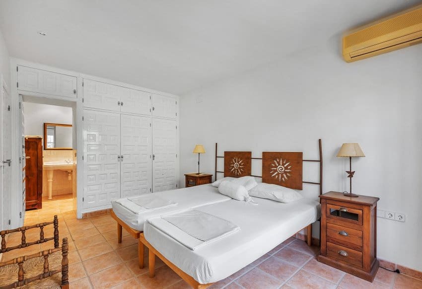 3 soveværelse Villa til salg i Torrevieja med swimmingpool garage - € 595.000 (Ref: 10029556)