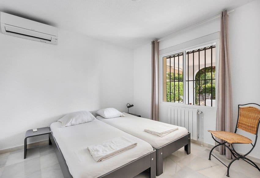 3 soveværelse Villa til salg i Torrevieja med swimmingpool garage - € 595.000 (Ref: 10029556)