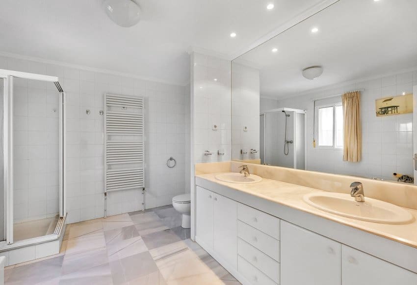 3 soveværelse Villa til salg i Torrevieja med swimmingpool garage - € 595.000 (Ref: 10029556)