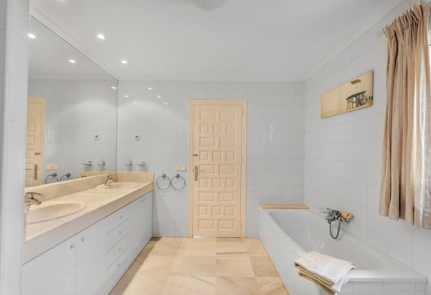 3 soveværelse Villa til salg i Torrevieja med swimmingpool garage - € 595.000 (Ref: 10029556)