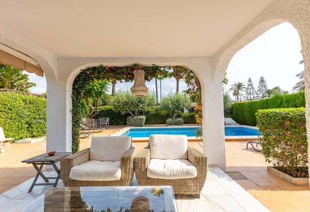 3 soveværelse Villa til salg i Playa de los Locos, Torrevieja med swimmingpool garage - € 595.000 (Ref: 10029556)