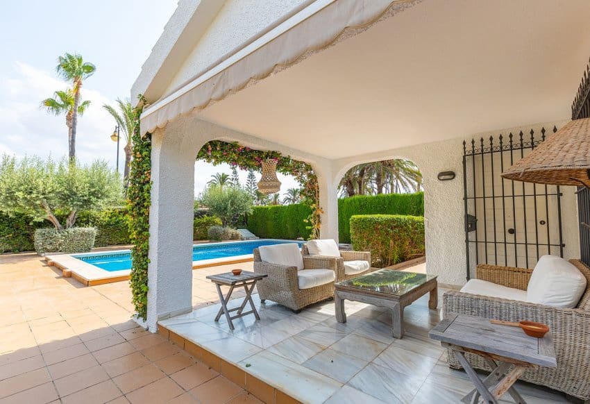 3 soveværelse Villa til salg i Torrevieja med swimmingpool garage - € 595.000 (Ref: 10029556)