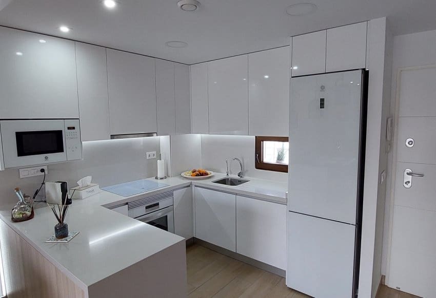 Apartamento de 2 habitaciones en Torrevieja en venta con piscina garaje - 300.000 € (Ref: 10029557)
