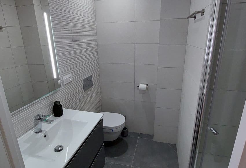 Apartamento de 2 habitaciones en Torrevieja en venta con piscina garaje - 300.000 € (Ref: 10029557)