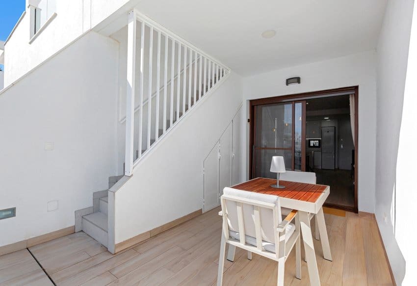 Apartamento de 2 habitaciones en Torrevieja en venta con piscina garaje - 300.000 € (Ref: 10029557)