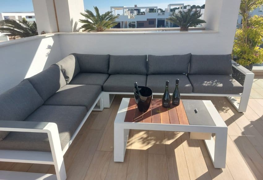 Apartamento de 2 habitaciones en Torrevieja en venta con piscina garaje - 300.000 € (Ref: 10029557)