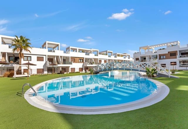 Apartamento de 2 habitaciones en Los Balcones - Los Altos, Torrevieja en venta con piscina garaje - 300.000 € (Ref: 10029557)