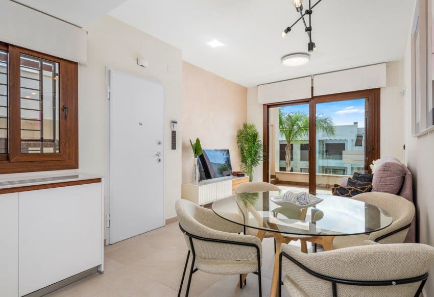 3 soveværelse Bungalow til salg i Torrevieja med swimmingpool - € 305.000 (Ref: 9773444)