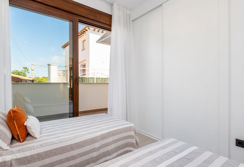 3 soveværelse Bungalow til salg i Torrevieja med swimmingpool - € 305.000 (Ref: 9773444)
