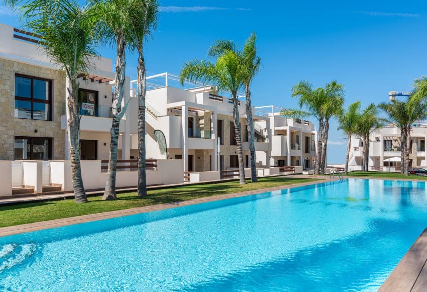 3 soveværelse Bungalow til salg i Torrevieja med swimmingpool - € 305.000 (Ref: 9773444)