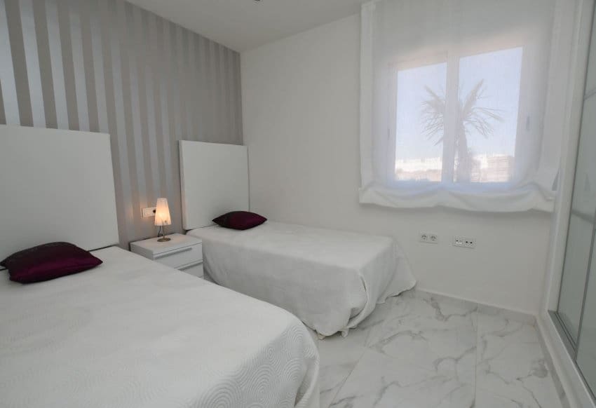 2 sovrum Bungalow till salu i San Miguel de Salinas med pool - 273 800 € (Ref: 9773446)