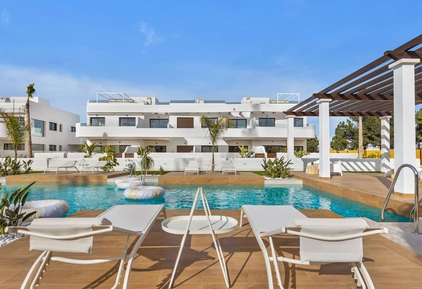 2 slaapkamer Appartement te koop in Los Alcazares met zwembad - € 319.900 (Ref: 9773449)