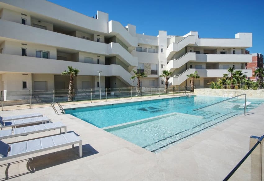 2 chambre Appartement à vendre à Guardamar del Segura avec piscine garage - 295 000 € (Ref: 9773452)