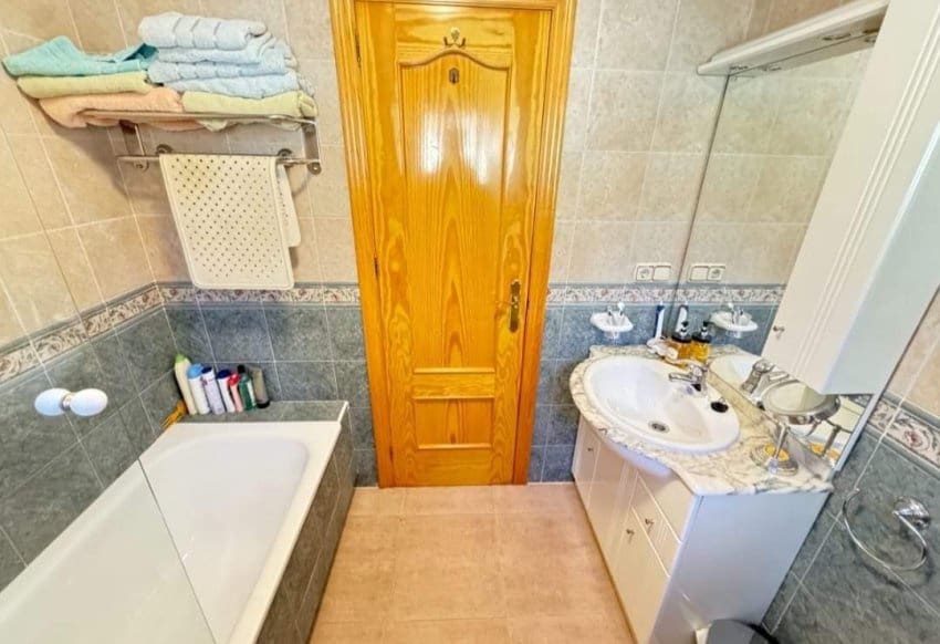 2 makuuhuone Huoneisto myytävänä paikassa Villamartin mukana uima-altaan - 165 000 € (Ref: 9773453)