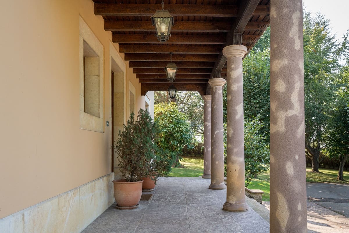 7 bedroom Villa for sale in Siero with pool garage - € 1,750,000 (Ref: 9735374)