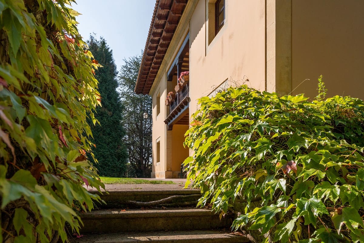 7 bedroom Villa for sale in Siero with pool garage - € 1,750,000 (Ref: 9735374)