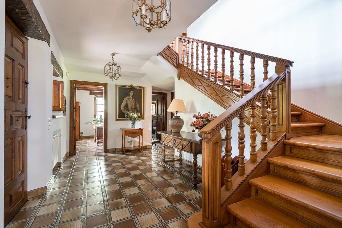 7 bedroom Villa for sale in Siero with pool garage - € 1,750,000 (Ref: 9735374)