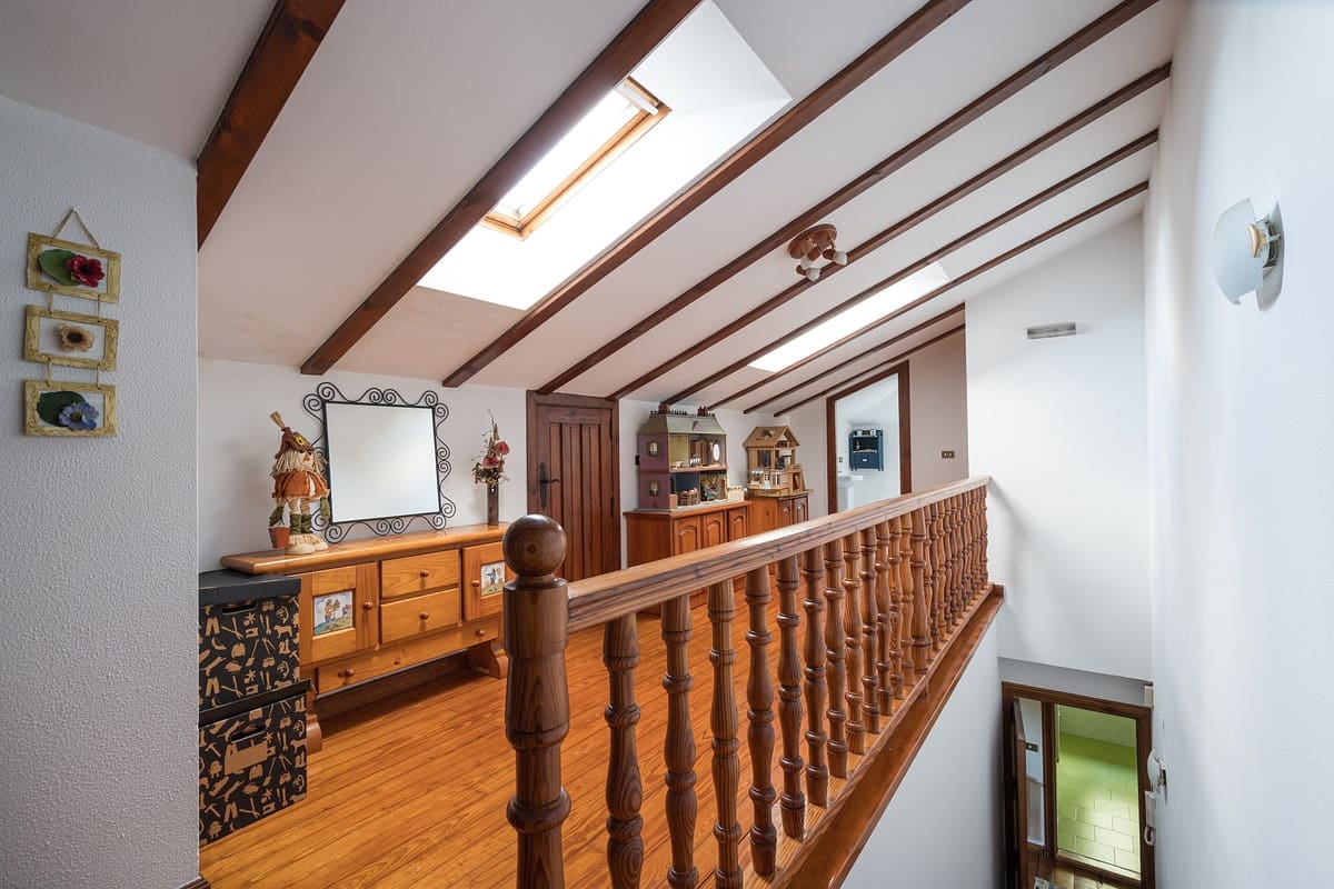 7 bedroom Villa for sale in Siero with pool garage - € 1,750,000 (Ref: 9735374)