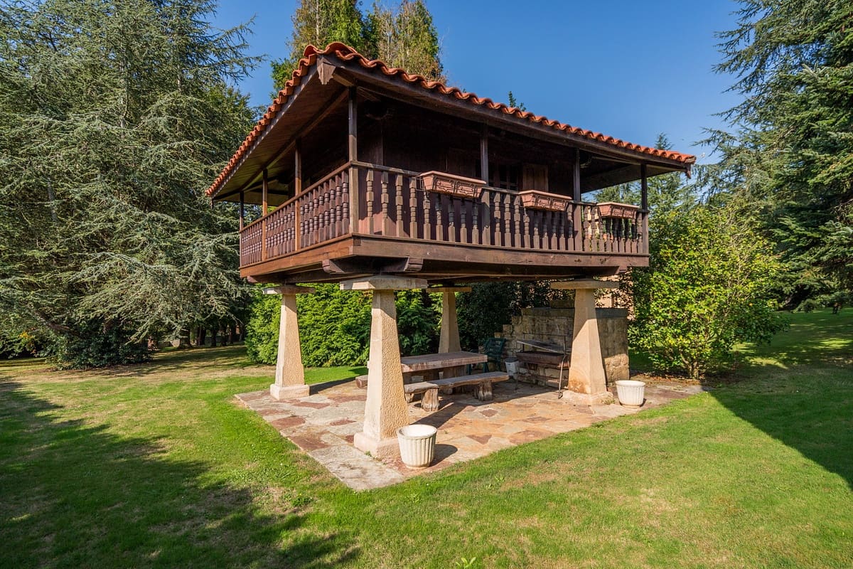 7 bedroom Villa for sale in Siero with pool garage - € 1,750,000 (Ref: 9735374)