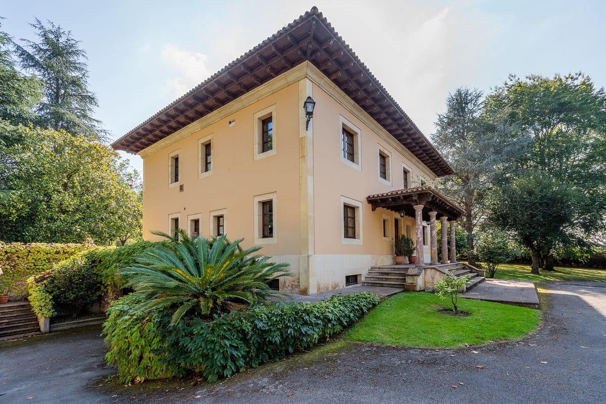 7 bedroom Villa for sale in Siero with pool garage - € 1,750,000 (Ref: 9735374)