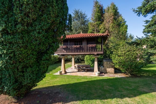 7 soverom Villa til salgs i Siero med svømmebasseng garasje - € 1 750 000 (Ref: 9735374)