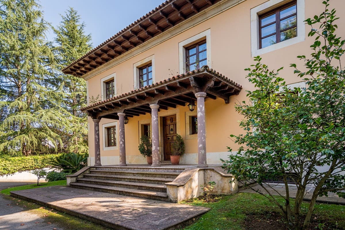 7 bedroom Villa for sale in Siero with pool garage - € 1,750,000 (Ref: 9735374)