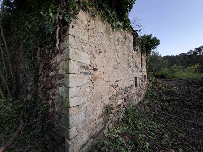 Ruine zu verkaufen in Cruilles Monells i Sant Sadurni de I'Heura - 220.000 € (Ref: 9734150)