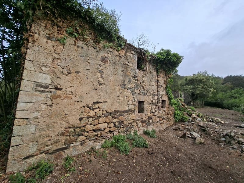 Ruin for sale in Cruilles Monells i Sant Sadurni de I'Heura - € 220,000 (Ref: 9734150)