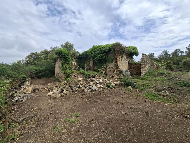 Ruine à vendre à Cruïlles Monells i Sant Sadurní de I'Heura - 220 000 € (Ref: 9734150)