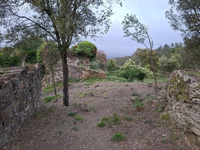 Ruine à vendre à Cruïlles Monells i Sant Sadurní de I'Heura - 220 000 € (Ref: 9734150)