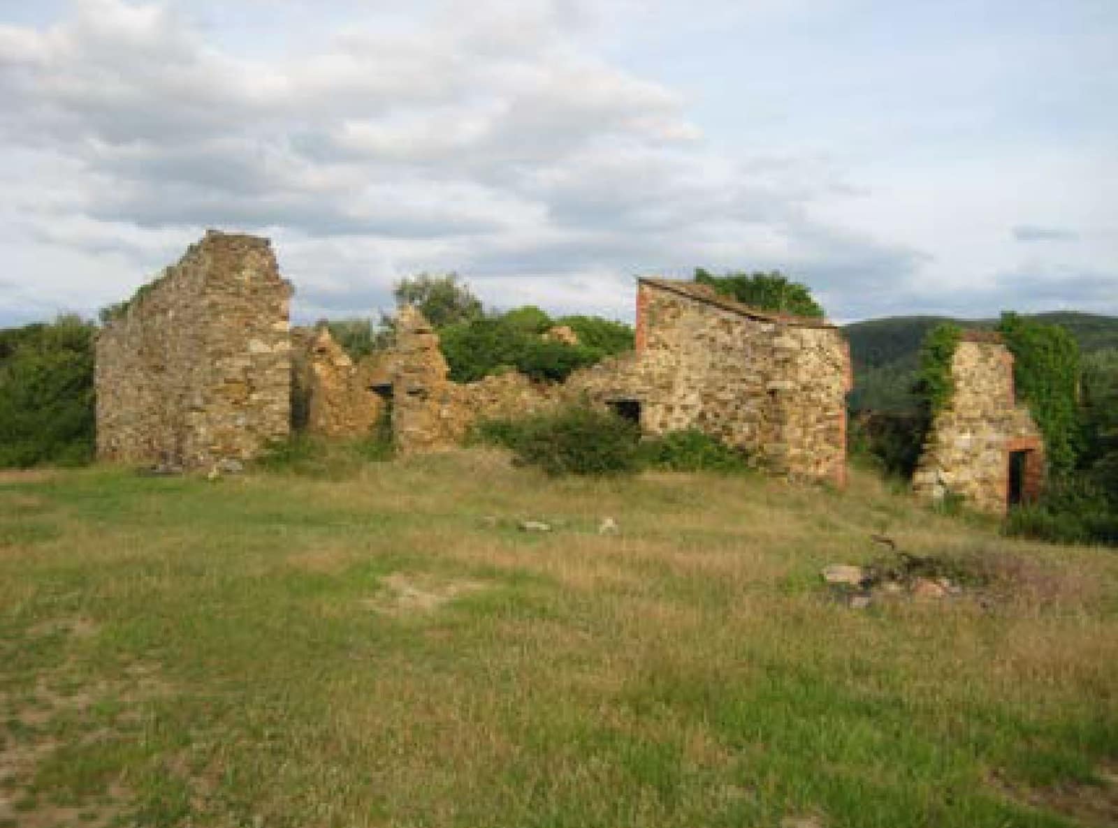 Ruin for sale in Cruilles Monells i Sant Sadurni de I'Heura - € 320,000 (Ref: 9734229)
