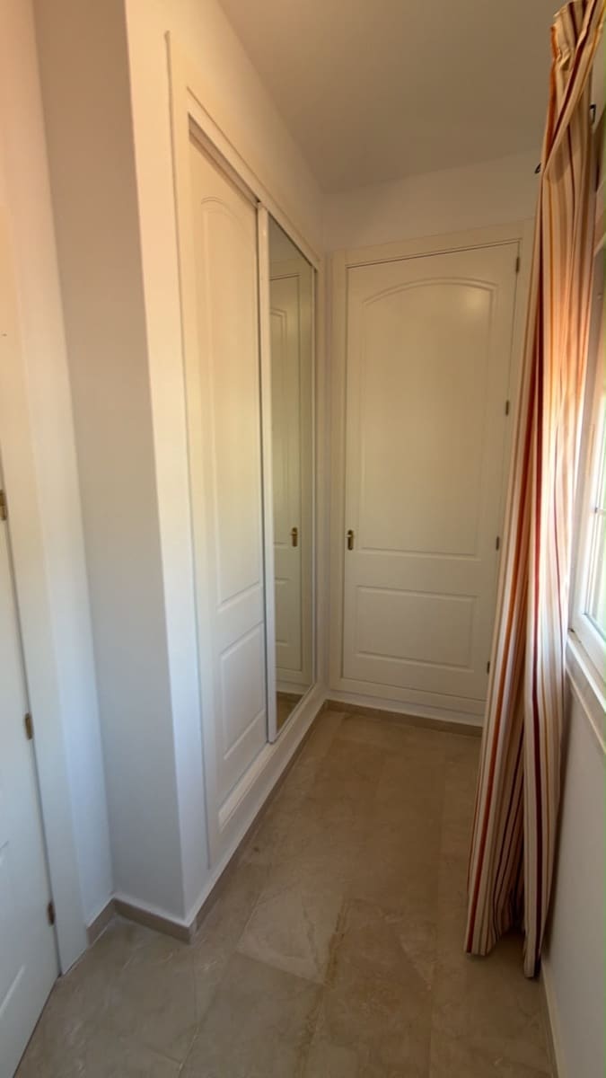 3 soverom Villa til salgs i Malaga by med svømmebasseng garasje - € 479 990 (Ref: 9964020)