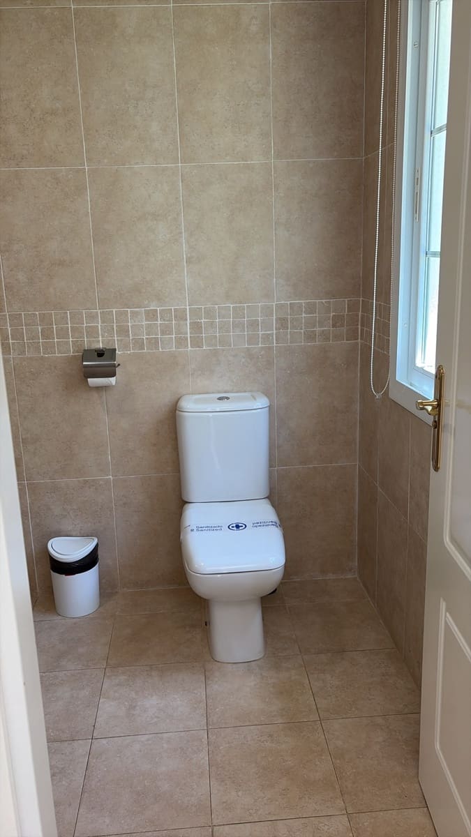 3 soverom Villa til salgs i Malaga by med svømmebasseng garasje - € 479 990 (Ref: 9964020)