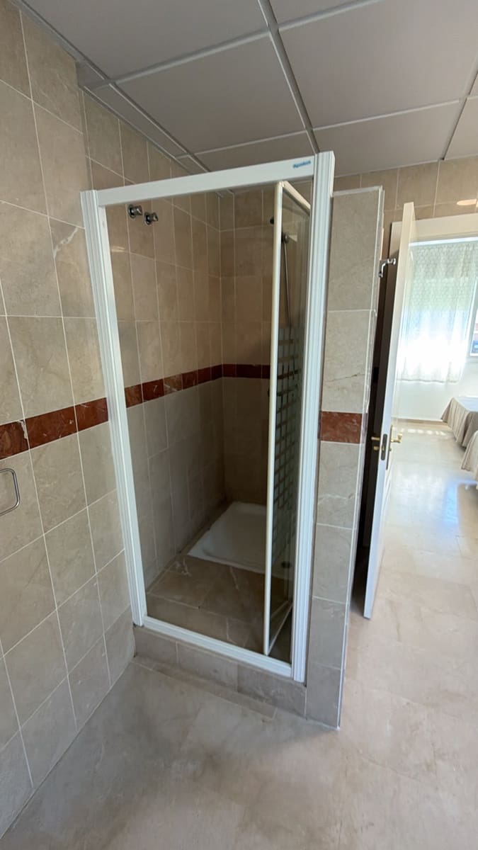 3 soverom Villa til salgs i Malaga by med svømmebasseng garasje - € 479 990 (Ref: 9964020)