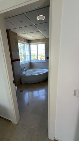 3 soverom Villa til salgs i Málaga by med svømmebasseng garasje - € 479 990 (Ref: 9964020)