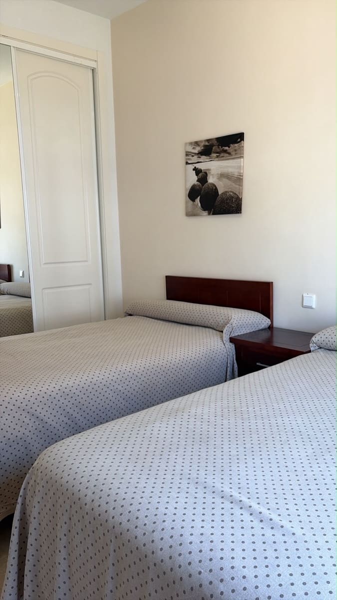 3 soverom Villa til salgs i Malaga by med svømmebasseng garasje - € 479 990 (Ref: 9964020)