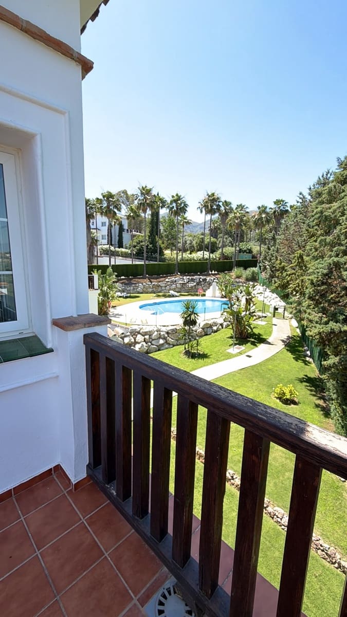 3 soverom Villa til salgs i Malaga by med svømmebasseng garasje - € 479 990 (Ref: 9964020)