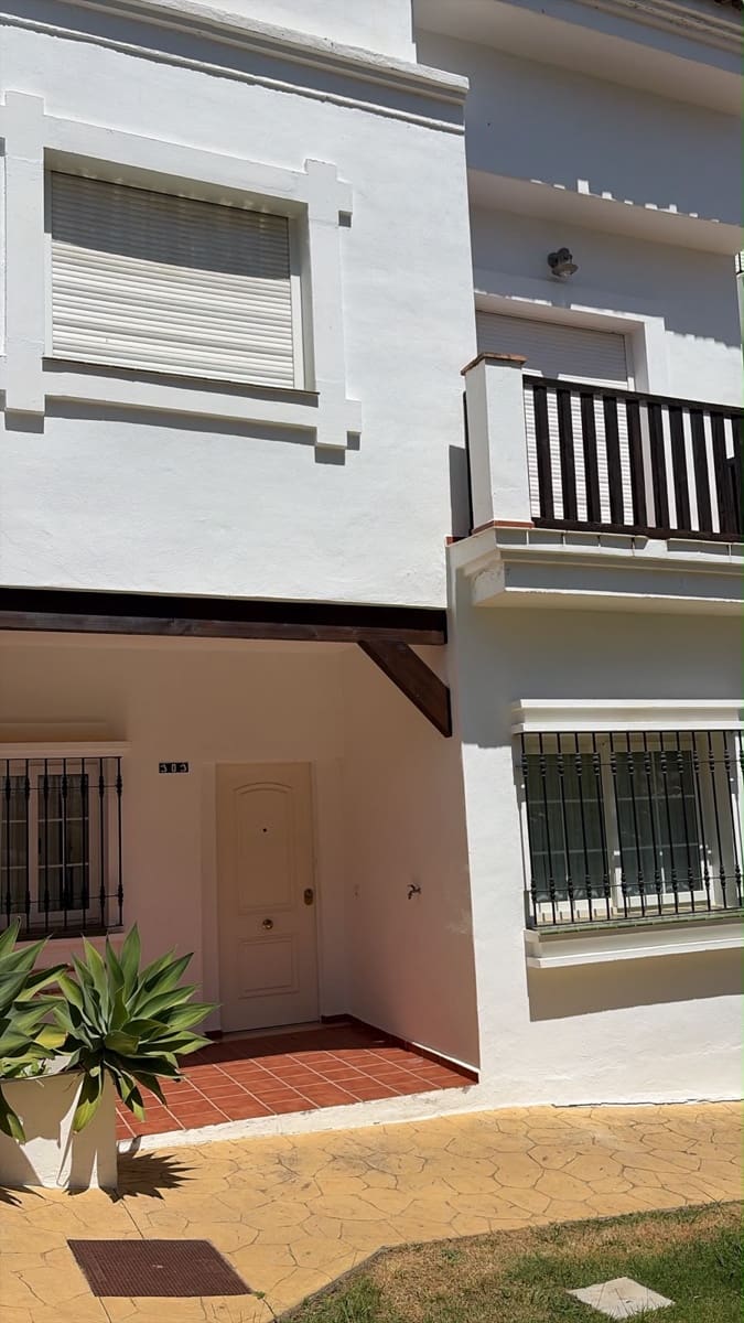 3 soverom Villa til salgs i Malaga by med svømmebasseng garasje - € 479 990 (Ref: 9964020)