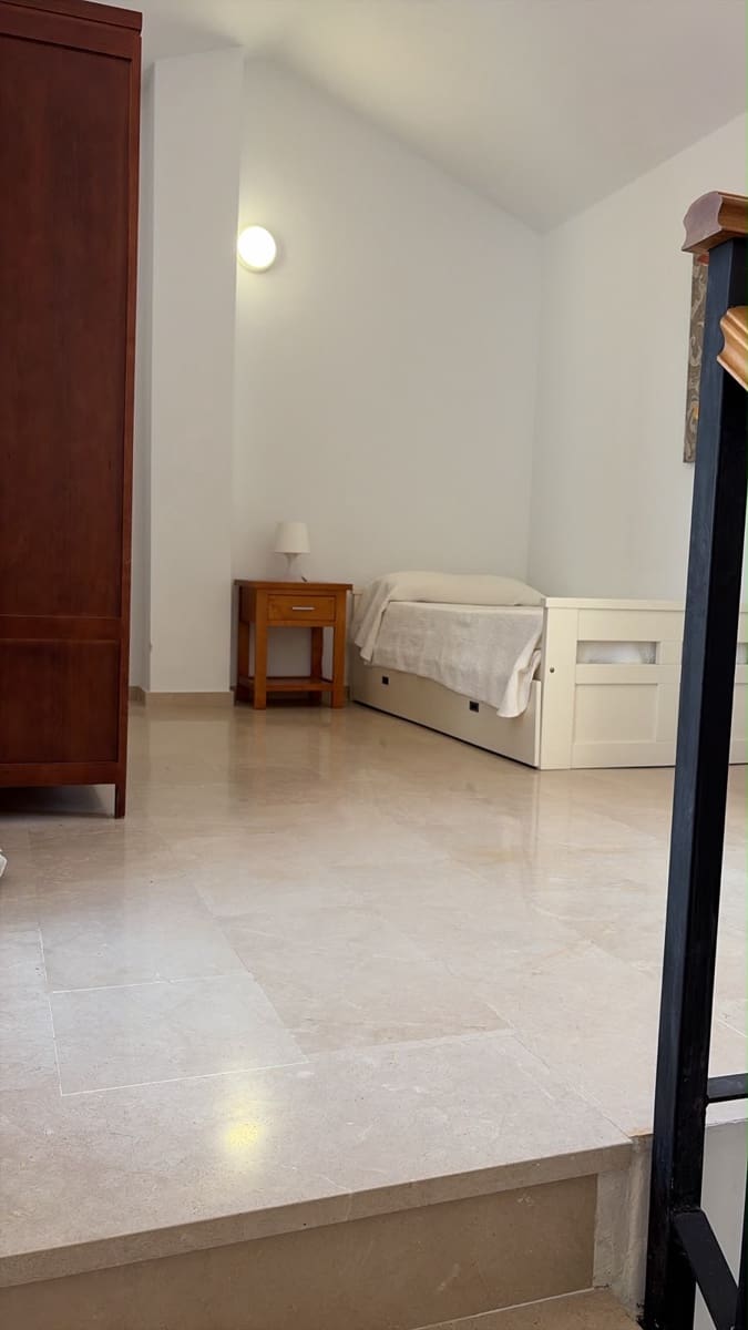 3 soverom Villa til salgs i Malaga by med svømmebasseng garasje - € 479 990 (Ref: 9964020)