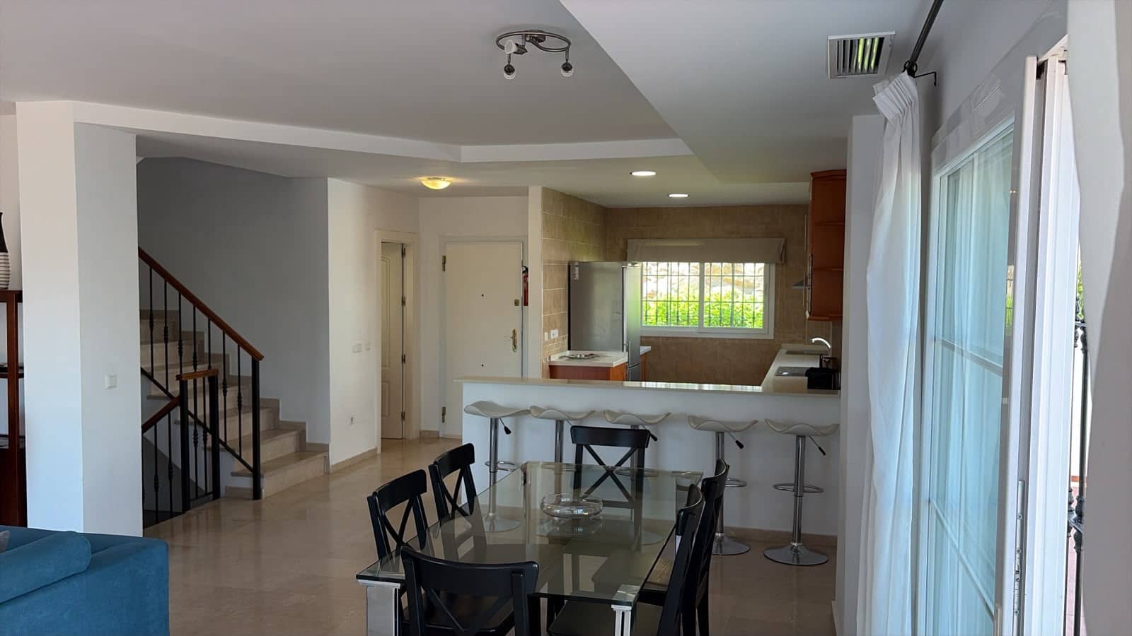3 soverom Villa til salgs i Malaga by med svømmebasseng garasje - € 479 990 (Ref: 9964020)