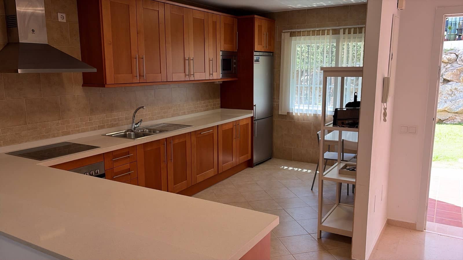 3 soverom Villa til salgs i Malaga by med svømmebasseng garasje - € 479 990 (Ref: 9964020)