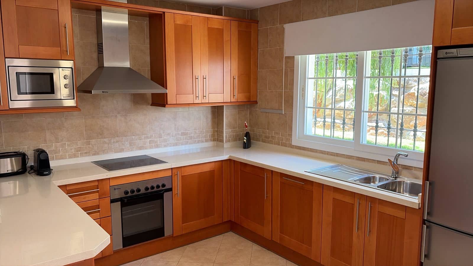 3 soverom Villa til salgs i Malaga by med svømmebasseng garasje - € 479 990 (Ref: 9964020)