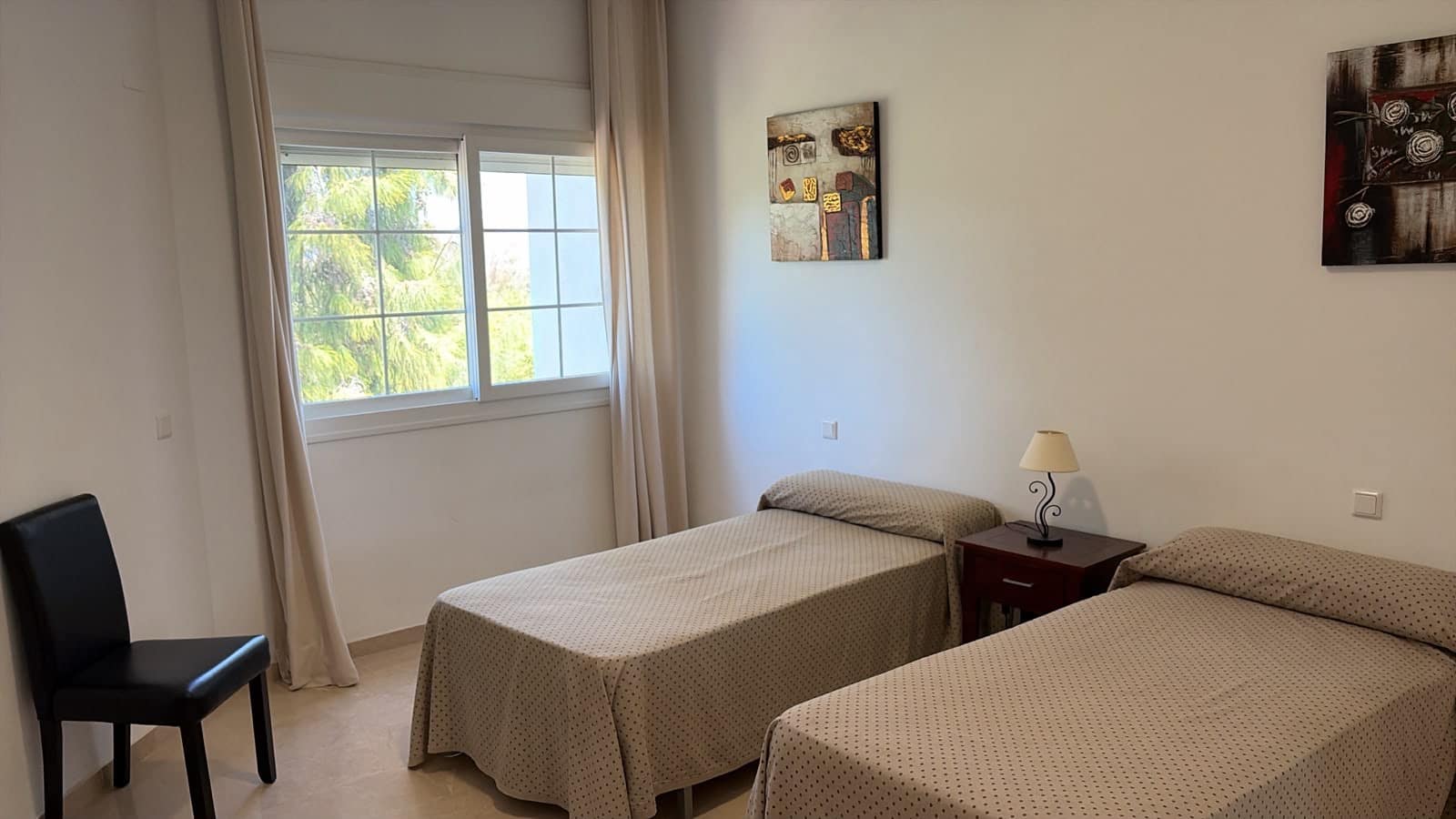 3 soverom Villa til salgs i Malaga by med svømmebasseng garasje - € 479 990 (Ref: 9964020)