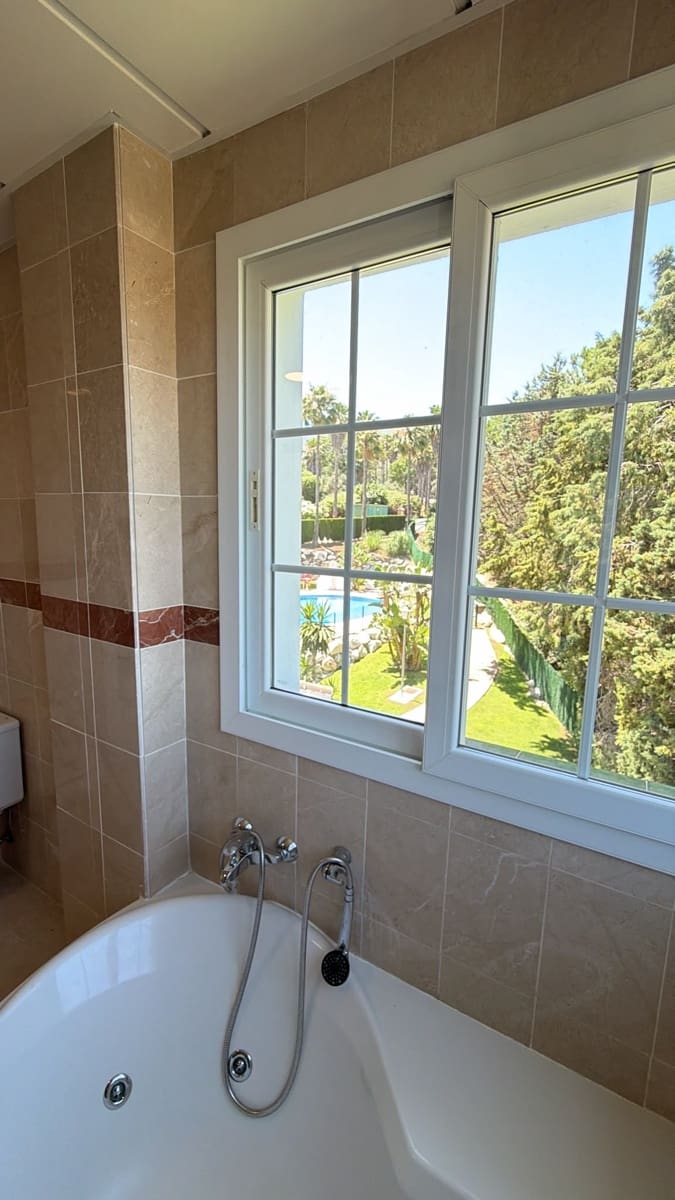 3 soverom Villa til salgs i Malaga by med svømmebasseng garasje - € 479 990 (Ref: 9964020)